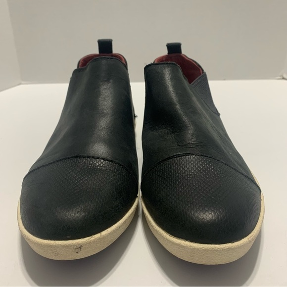 OluKai Black and Red Ankle Boots - Picture 4 of 10